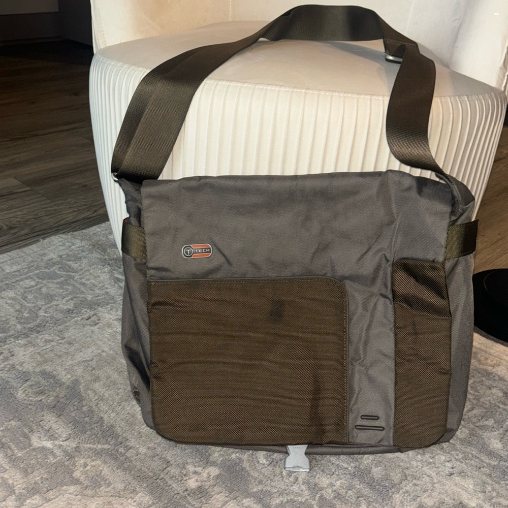 Tumi T-tech messenger laptop bag
